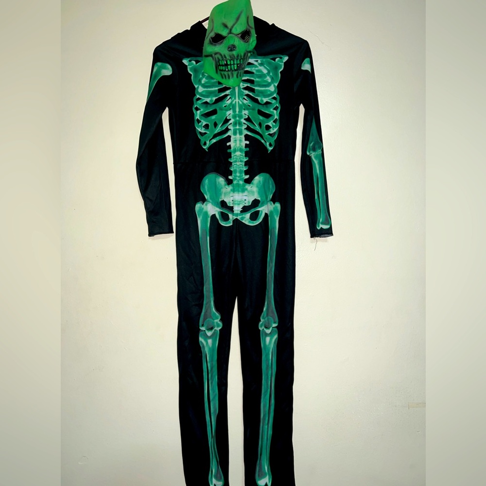 Halloween costumes skeleton, medium size 8-10